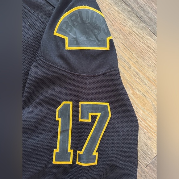 Boston Bruins Milan Lucic #17 Reebok Black Ice Edition NHL Jersey Large - Picture 6 of 10